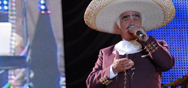 Vicente Fernández se quitó el bigote y luce irreconocible 