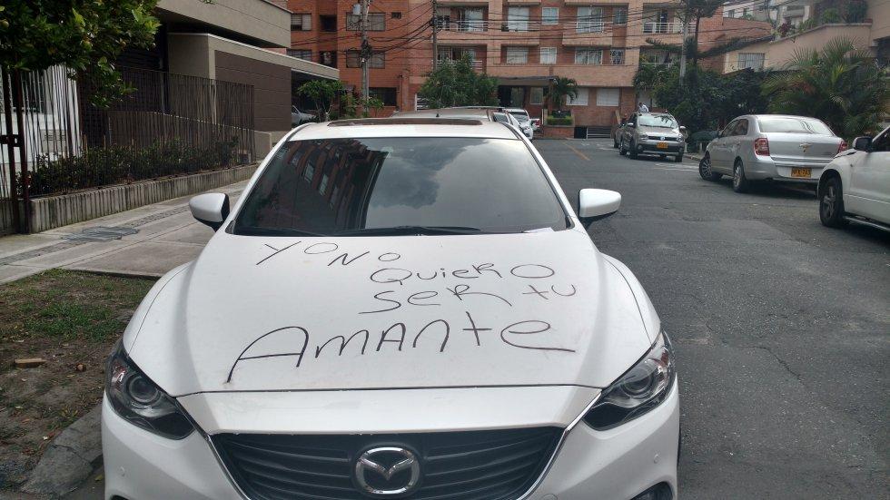 Le rayó su carro para que no se casara, mira las imágenes Le rayó su carro para que no se casara, mira las imágenes