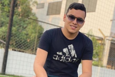 Sin querer, vecinos de Yeison Jiménez violaron cuarentena por salir a verlo cantar