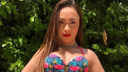 ¿Se pasó? Epa Colombia metió la cabeza en el inodoro y comió comida de perro