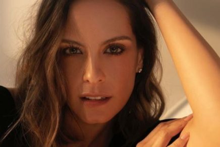 “Qué linda te ves trapeando”: Laura Acuña se puso en modo ‘Esperancita’