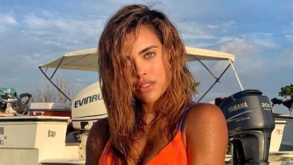 ¿Por qué tan apretado? Sara Corrales encendió las redes exhibiendo su cuerpazo en la playa