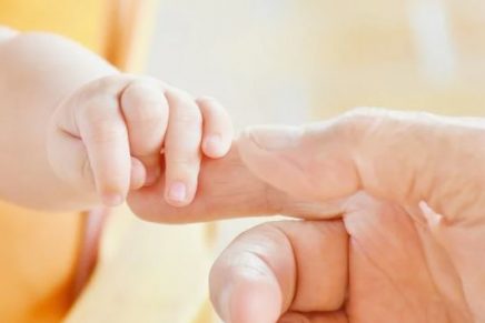 Por falta de recursos, abuelo abandonó a su nieto en una caja de pizza