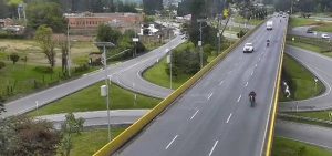 Indignación en Colombia: Conductor atropella a un ciclista, lo tira de un puente y le causa la muerte