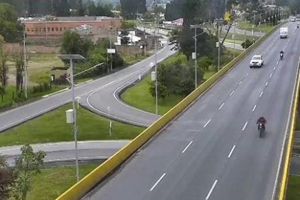 Indignación en Colombia: Conductor atropella a un ciclista, lo tira de un puente y le causa la muerte