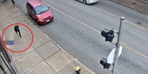 Hombre robó a una mujer que le dio un paro en la calle Foto captura video