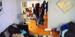 Niño defiende a su mamá de ladrones foto captura video