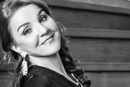 Luces Velásquez, Bertha de 'Betty la fea', enamoró al posar en bikini bajo  el agua