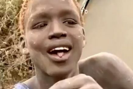 Joven africano prueba por primera vez un chocolate y su reacción se hace viral en redes