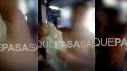 Hombre causa indignación en redes al pasar por sus axilas la carne con la que prepara sándwiches para venderlos en la calle