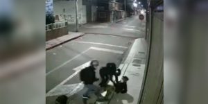 Moto ladrones roban a ciclista foto captura video