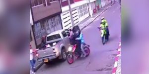 critican a policías por su reacción en un robo Foto captura video