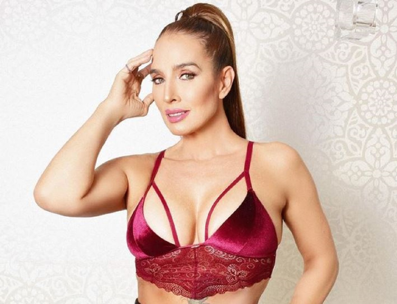 Luly Bossa posó en mini tanga para invitar a sus fans a entrar a OnlyFans