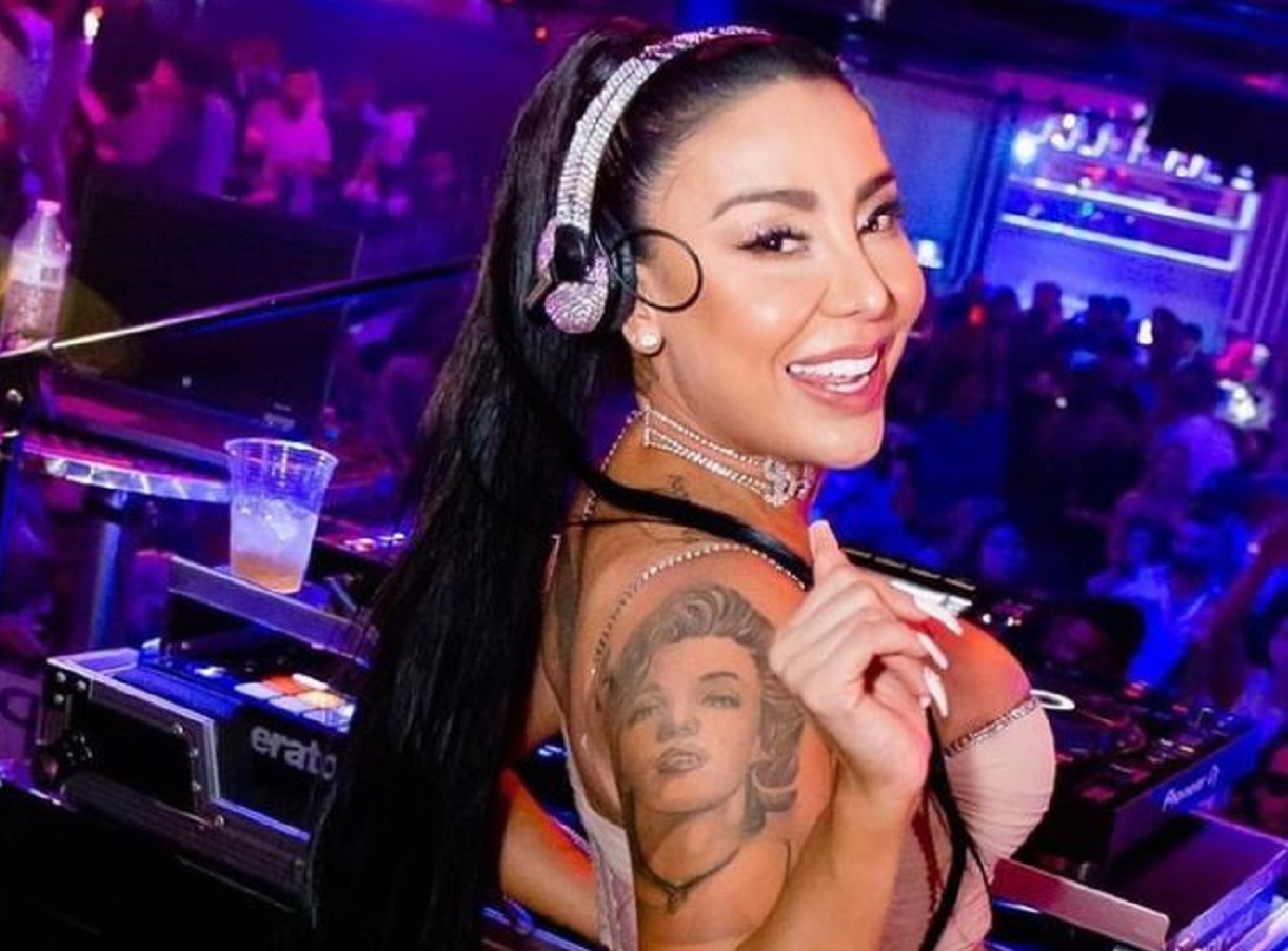 Marcela Reyes publicó un video desnuda, pero en redes le criticaron sus cirugías