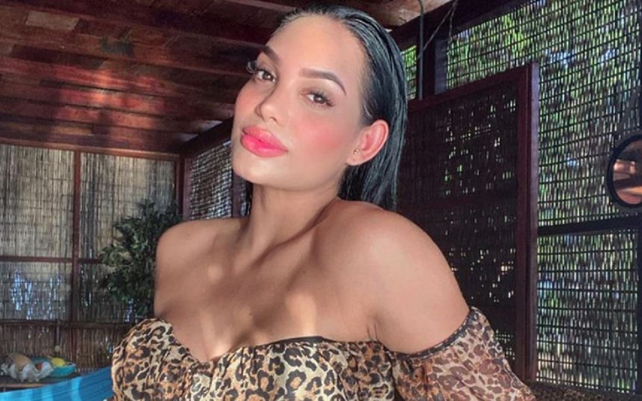 Andrea Valdiri retó la censura de Instagram con fotos desnuda en el baño