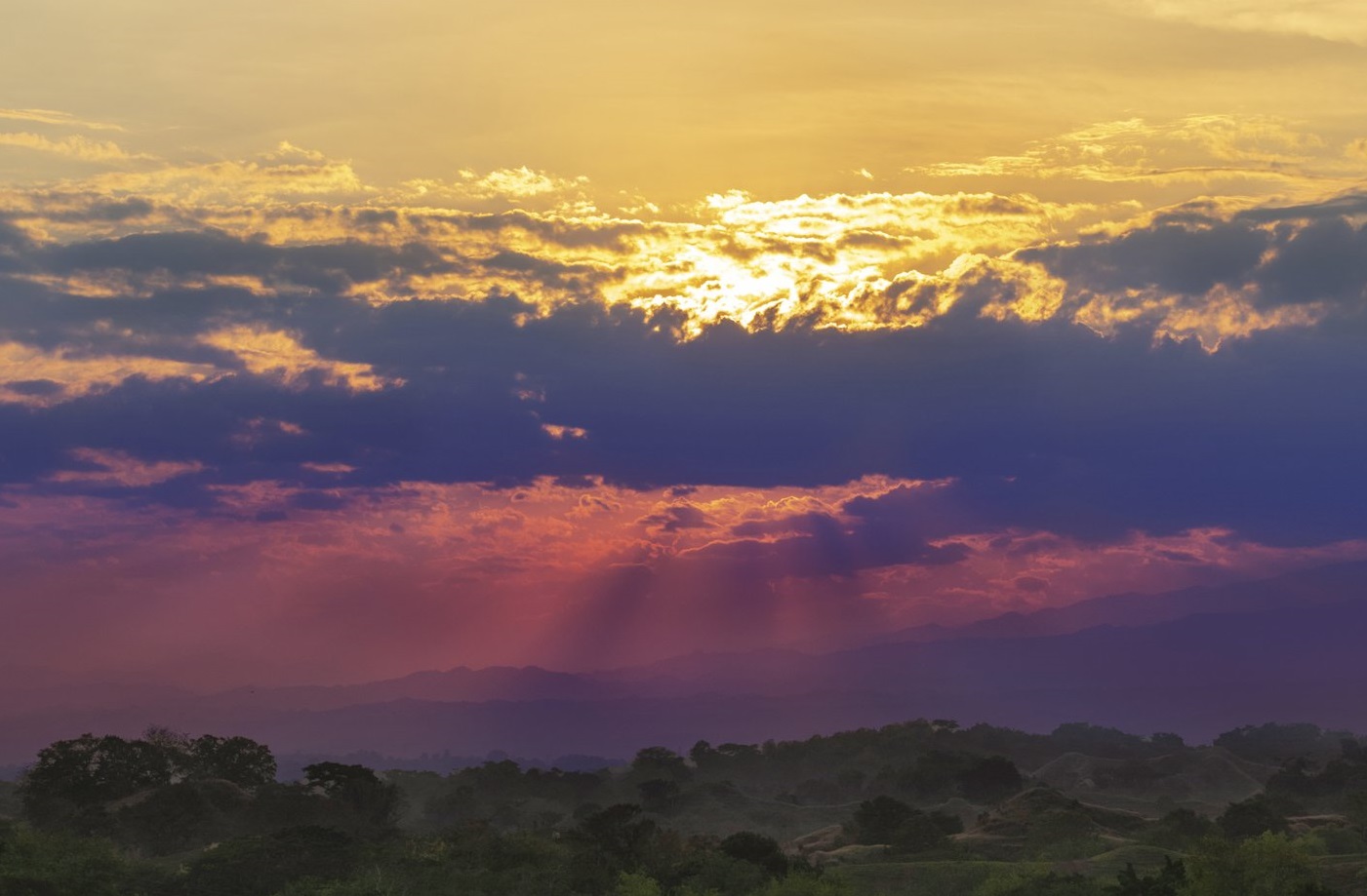 “Dios está con nosotros”: Video de la bandera de Colombia en el cielo se vuelve viral