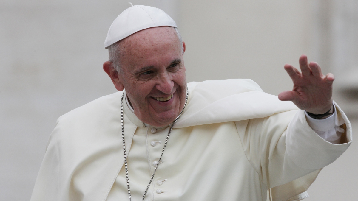 Papa Francisco se recupera de exitosa operación