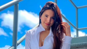 ¡Qué tal el cuerpazo! Caterin Escobar presumió su figura en diminuto bikini