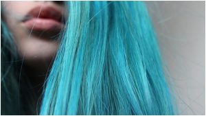 Mujer con cabello azul _ Foto de referencia_ Getty Iamges