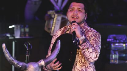 Abuelita de 92 años cumple su sueño de conocer a Christian Nodal