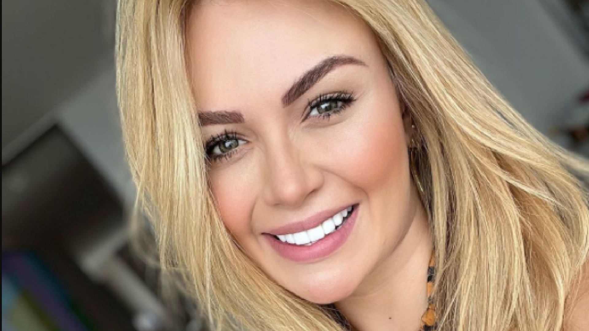 Sara Uribe le respondió a seguidora que la llamó “gorda”