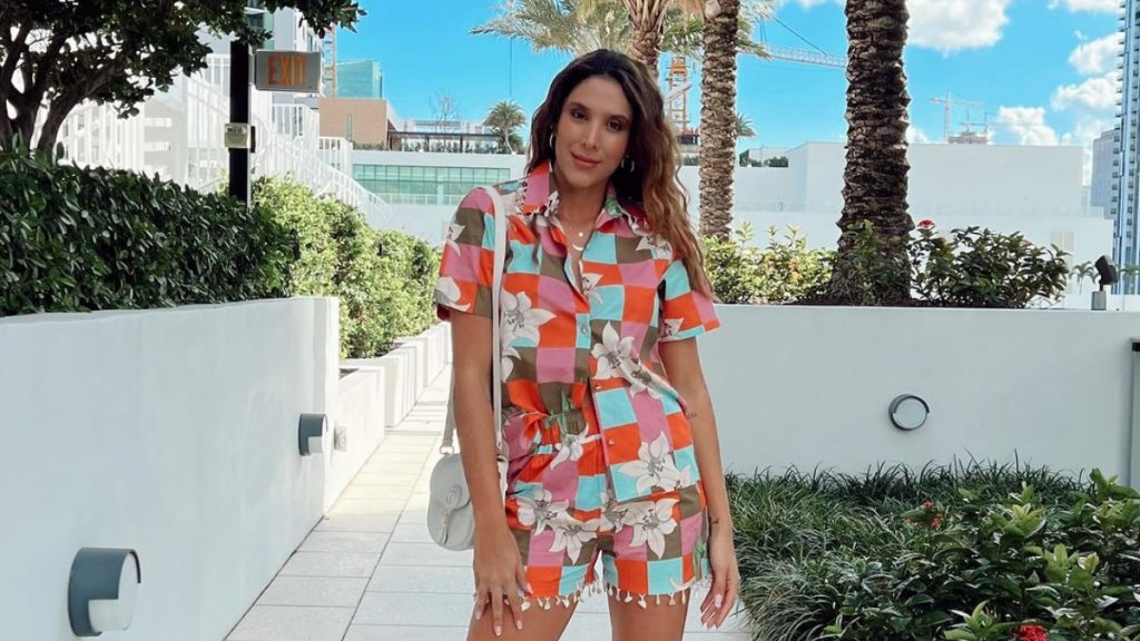 Video Daniela Ospina presumió sus curvas en diferentes bikinis