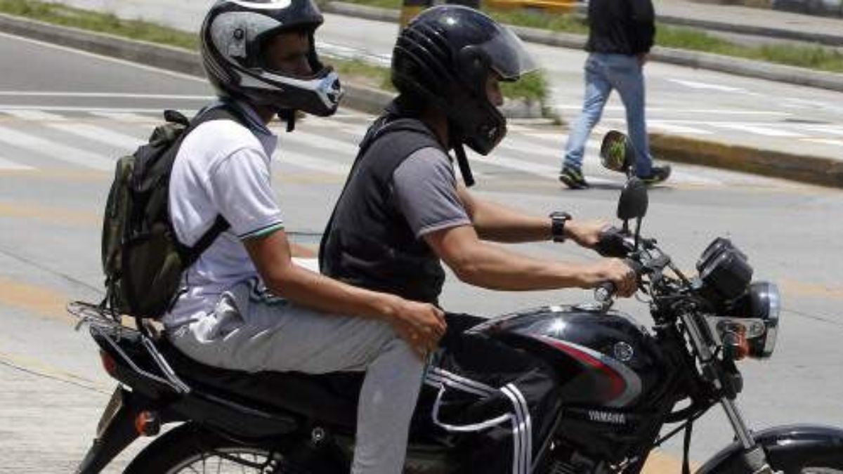 Alcaldía anunció restricción de parrillero en moto en Bogotá