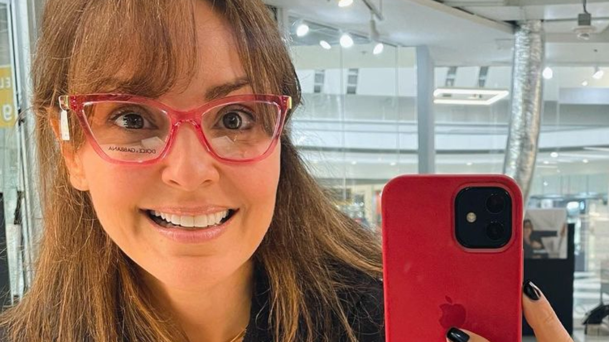 Carolina Gómez posó de perfil y aplaudieron su natural belleza