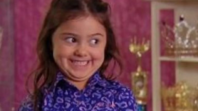 ¿Recuerdas a la niña risueña del meme? Falleció a los 16 años