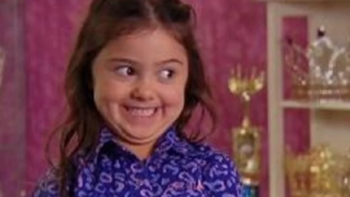 ¿Recuerdas a la niña risueña del meme? Falleció a los 16 años