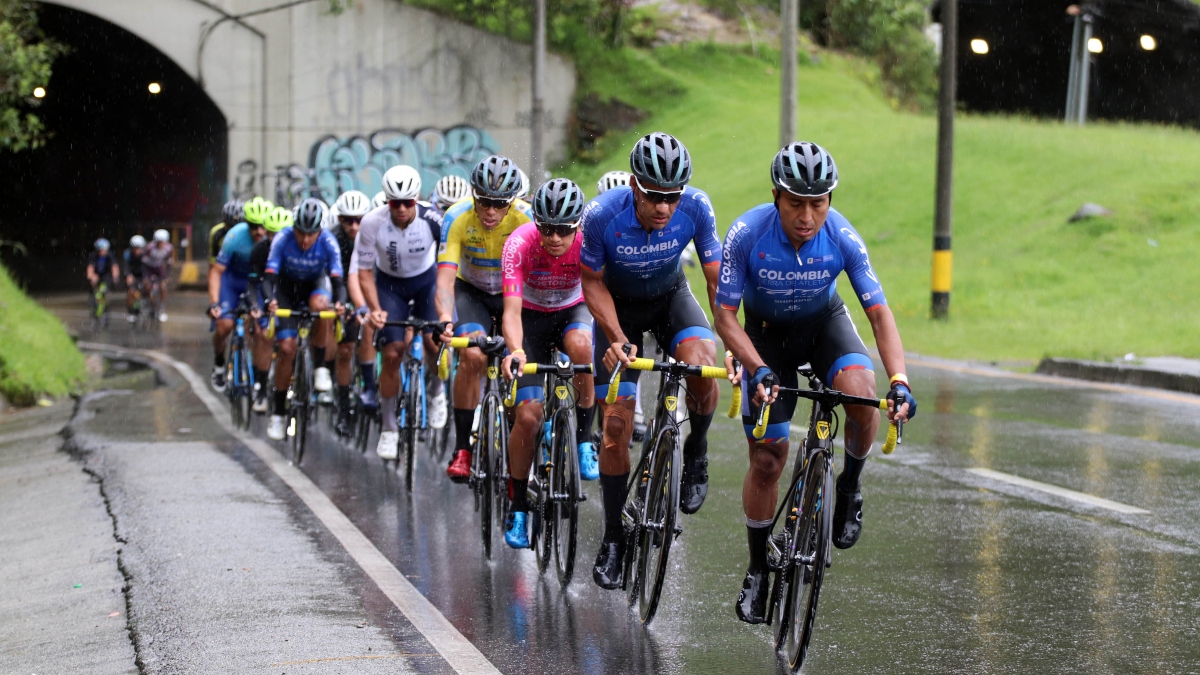 Vuelta a Colombia: más de 25 ciclistas abandonaron etapa por hipotermia