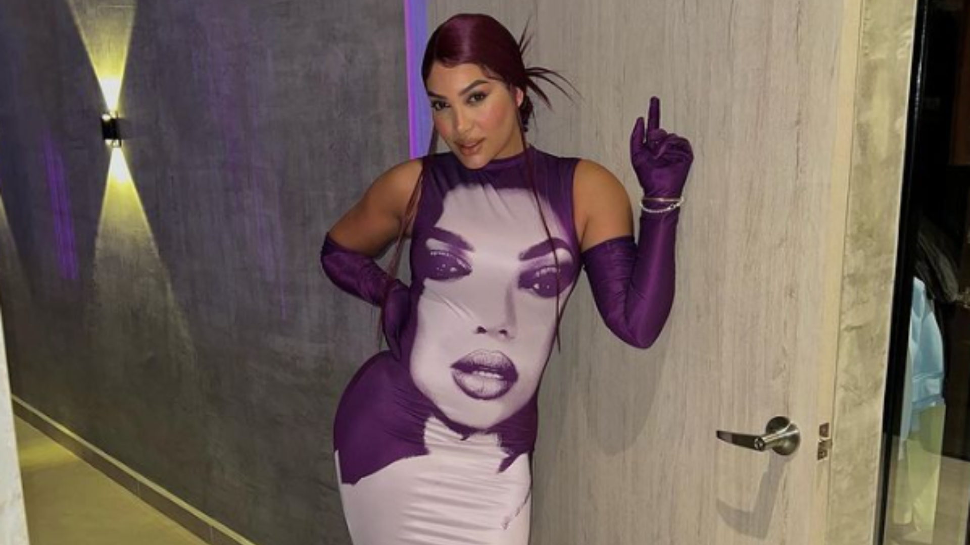 Andrea Valdiri lució estrambótico traje para celebrar a la comunidad LGBTQ+