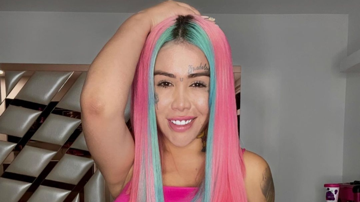 Yina Calderón es pillada dándose un romántico beso con una mujer