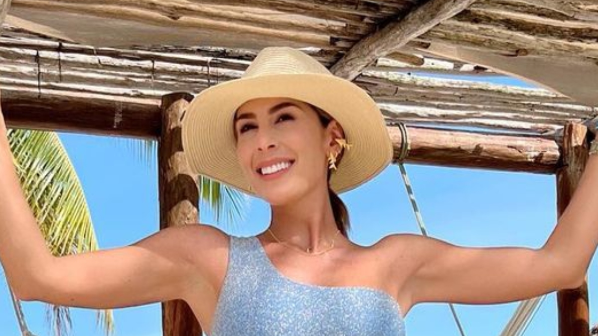 “Ay jue…”: Cerdo casi muerde a Carolina Soto al darle de comer