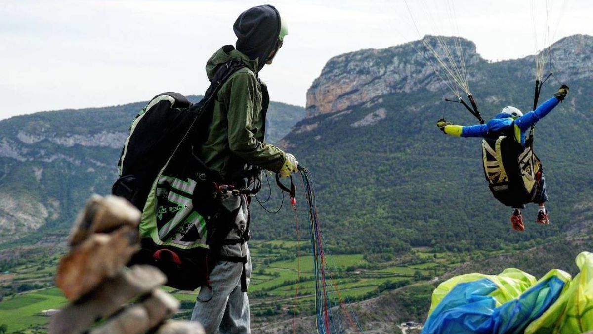 Paracaidista sufrió percance en el descenso