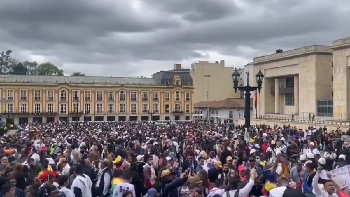 Casa llena: la Plaza de Bolívar le dio la bienvenida a Gustavo Petro