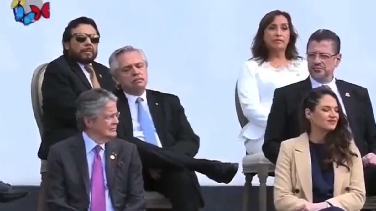 Presidente de Argentina se quedó dormido en la posesión de Gustavo Petro