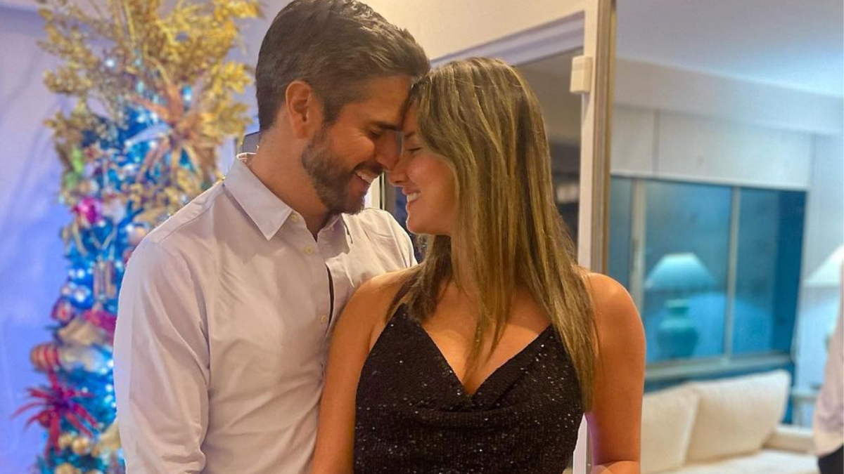 Critican a Daniel Arenas, novio de Daniela Álvarez, por besar a una  presentadora en vivo | Tropicana Colombia