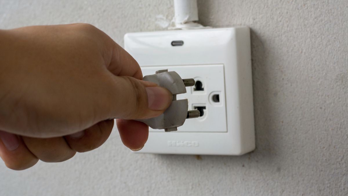 Adolescente mordió cable