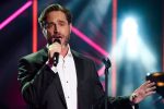 Michel Brown sorprendió con su faceta como cantante en los Premios Platino