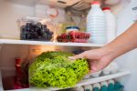 Lechuga y otros alimentos conservados en la nevera _ Foto_ Getty Images
