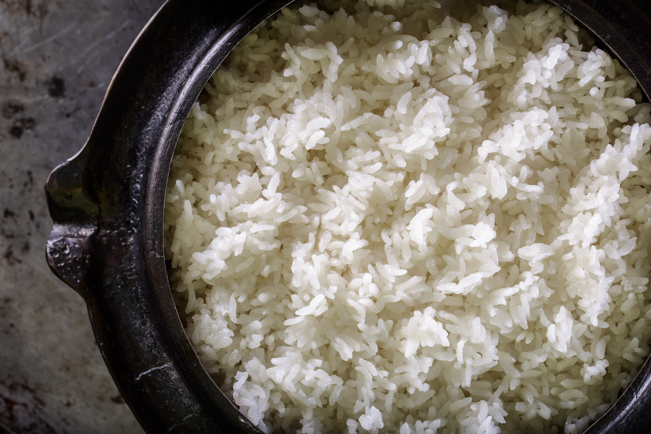 Olla con arroz en olla (Getty Images)
