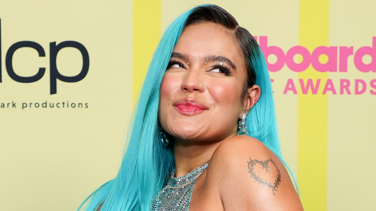 Karol-G-poso-200-copas