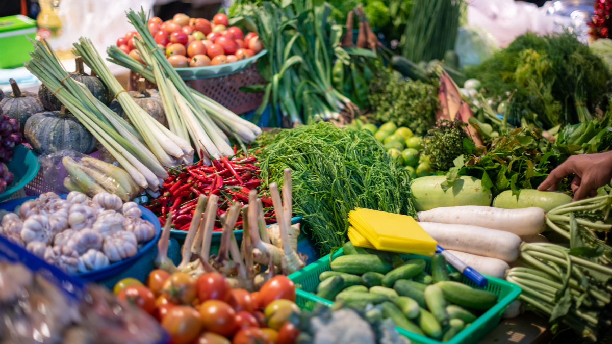 Diferentes tipos de verduras en un mercado (Fotos vía Getty Images)