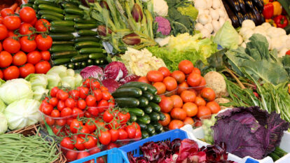 Verduras en el mercado (Foto vía Getty Images)