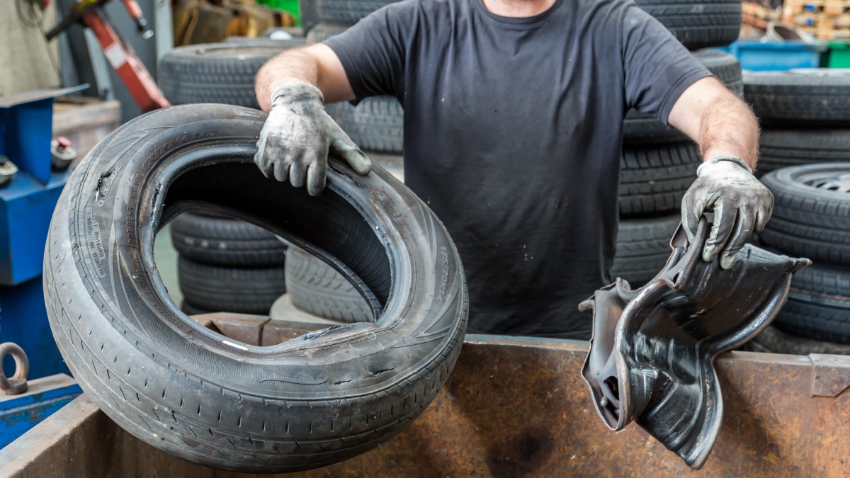 ¿A la basura? Esto es lo que debe hacer con las llantas que ya no usa en Bogotá