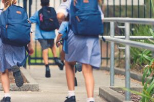 Niños saliendo del colegio (créditos: GettyImages)