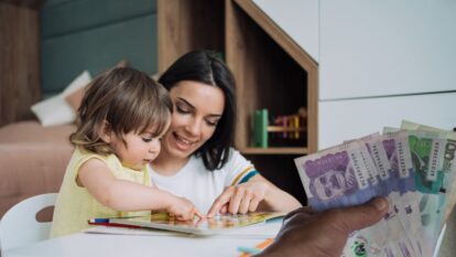 Salario niñera Colombia