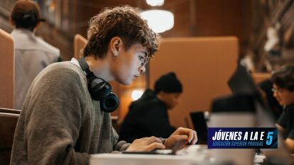 Jovenes a la E